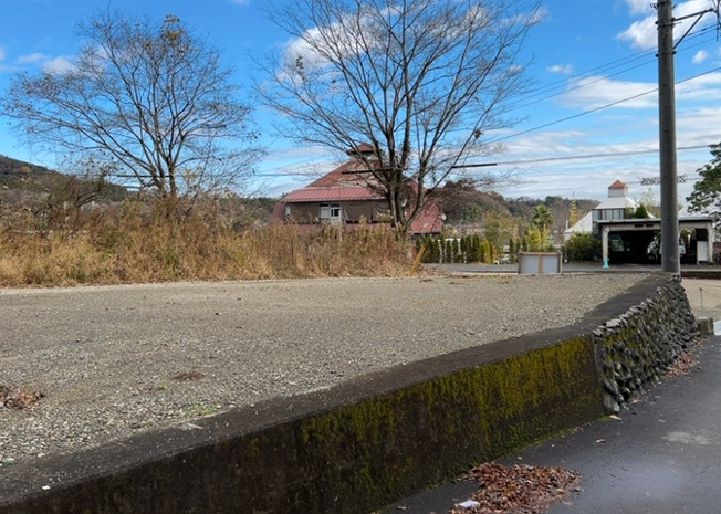 【外観】 | 土地購入を検討されている場合、境界杭がない状態で購入してしまうと境界確定測量をする必要があり、費用がかかります。購入の前に、売主、隣土地所有者立ち合いのもと境界を確定し境界杭を設置するのがベストです。