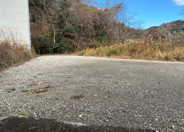 【外観】 | 人が暮らすうえで日光は大切な要素となります。日当たりの良さは譲れないポイントですね。併せて近くに大きな建築物の建築予定がないか、あるいはそれが可能な土地が近くにないか事前に確認することもお勧めします。