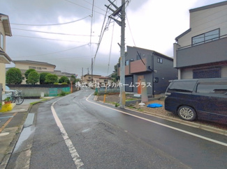 【前面道路含む現地写真】 | 東大和市芋窪4丁目　新築戸建　【全12棟】