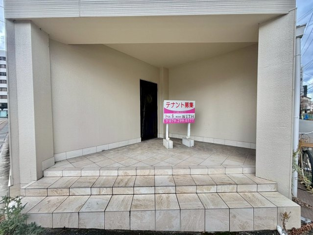 南畝ビルのエントランス