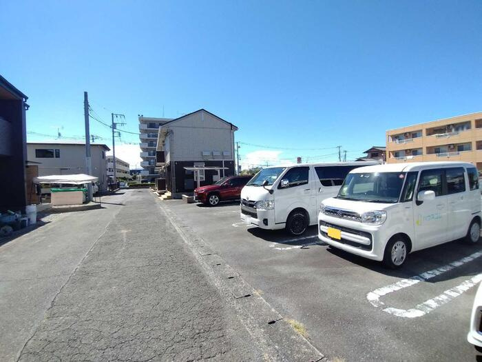 ジャルダン　ヴェールの駐車場