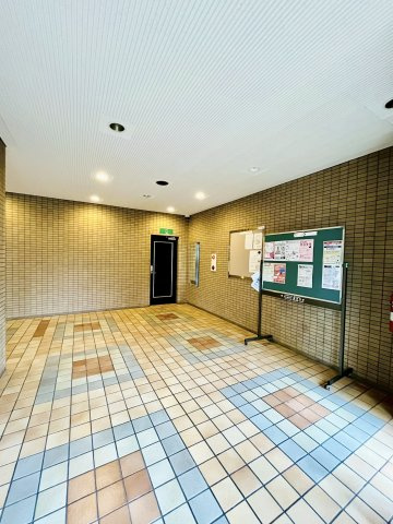 ファミール鶴見のエントランス