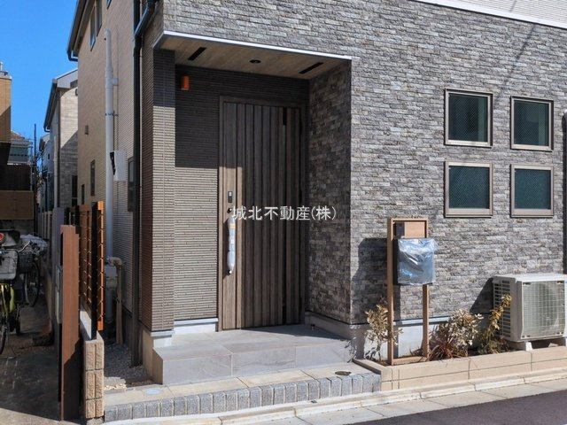 杉並区下井草3丁目 全3棟 A号棟の玄関|現地(2026年3月5日撮影)