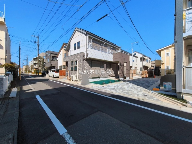 杉並区下井草3丁目 全3棟 A号棟の前面道路含む現地写真