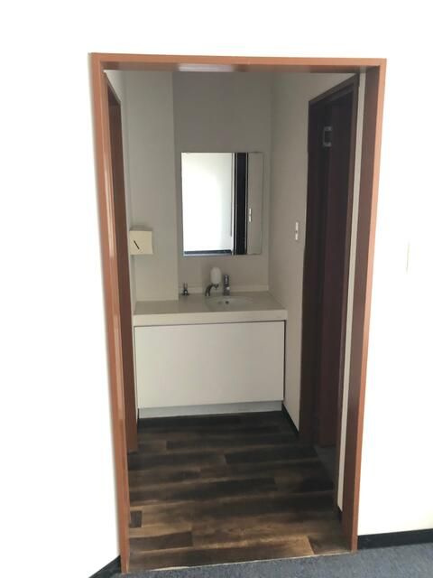 下川入貸事務所の洗面所