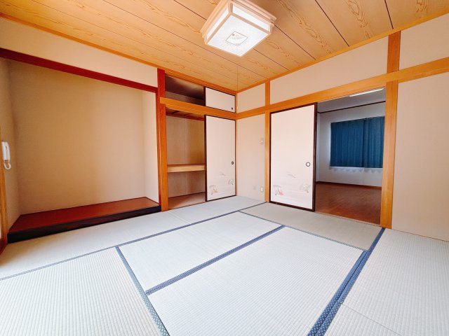 【中古戸建】前橋市六供町4丁目の和室|■和室｜和室でしか味わえない畳ならではの香りや素材で和のやすらぎを感じてください♪休日はお子様とお昼寝するのにも最適です！