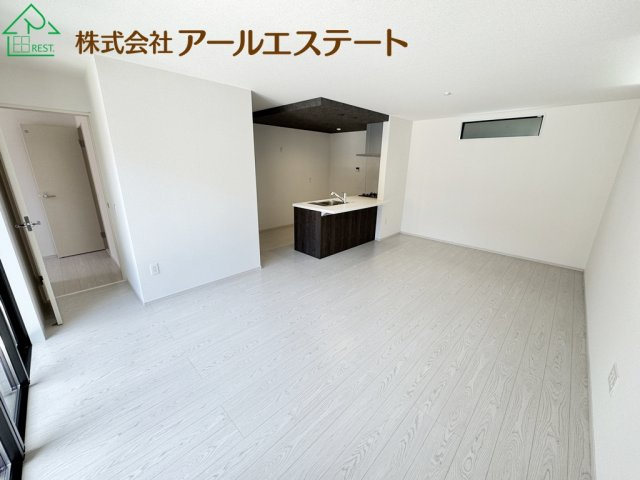 加古川市尾上町口里11期　　山陽電鉄「浜の宮駅」徒歩８分の居間・リビング