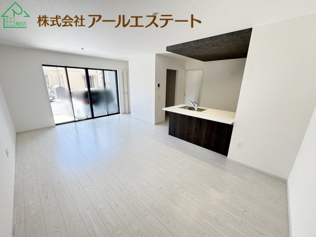 加古川市尾上町口里11期　　山陽電鉄「浜の宮駅」徒歩８分の居間・リビング