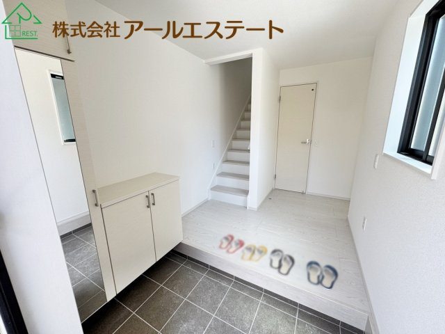 加古川市尾上町口里11期　　山陽電鉄「浜の宮駅」徒歩８分の玄関