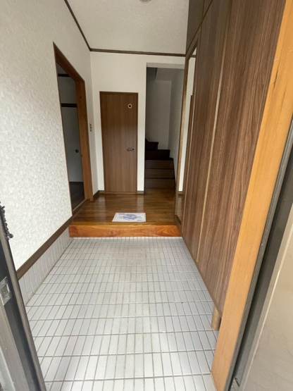 【玄関】 | ハイツ江添A