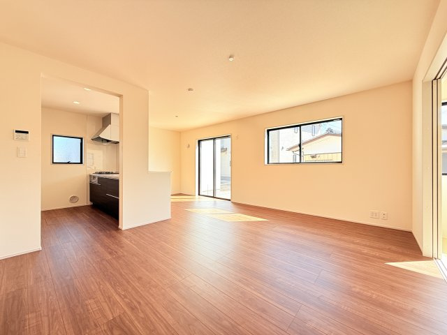 石岡市府中第1　新築戸建　1号棟の居間・リビング|広々としたＬＤＫ♪
家具を置いても窮屈感を感じず過ごせます。