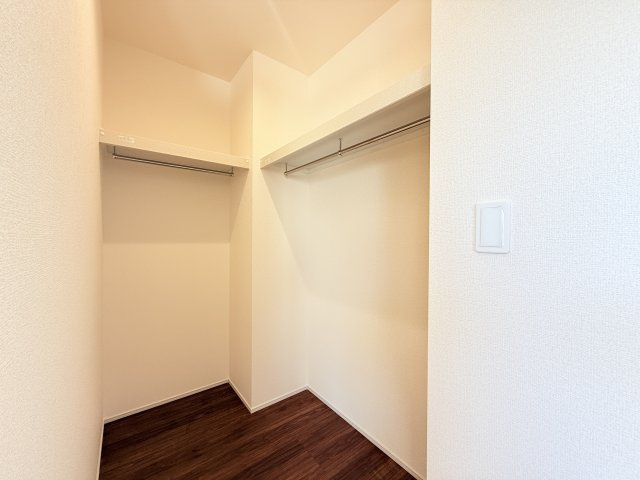 石岡市府中第1　新築戸建　1号棟の収納|普段使いのお洋服や小物はもちろん、季節物のお洋服などもしっかりと整理整頓おしまい頂けます。居室空間をより広く隅々までお使いいただけますね。