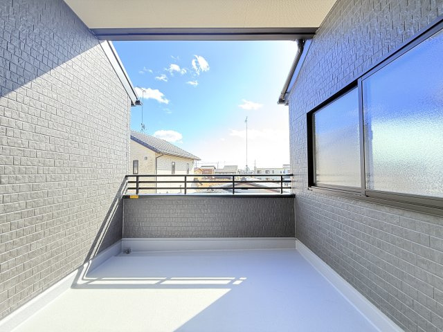石岡市府中第1　新築戸建　1号棟のバルコニー|日当たりの良いバルコニーは外干しスペースにぴったりです◎