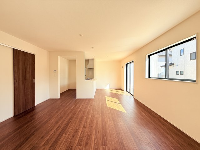 石岡市府中第1　新築戸建　1号棟の居間・リビング|広々としたＬＤＫ♪
家具を置いても窮屈感を感じず過ごせます。