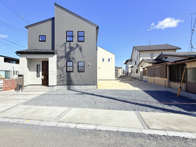 石岡市府中第1　新築戸建　1号棟の駐車場|カースペース並列3台可能♪庭付き！