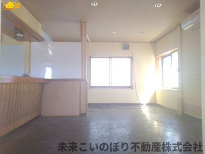【居間・リビング】 | 店舗戸建 行田市桜町２丁目 | 1F店内
