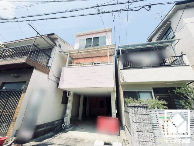 尼崎市大庄西町4丁目の外観|リビングに約6帖の和室が隣接しており、一体利用も可能です。子どもの遊び場、お昼寝スペース、家族のくつろぎ空間にも。和室があると、暮らしの幅がぐんと広がる。