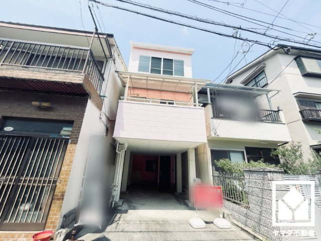 尼崎市大庄西町4丁目の外観|浴室にも小窓が付いているので明るく、こもりがちな湿気をすぐ取り除くことができます。