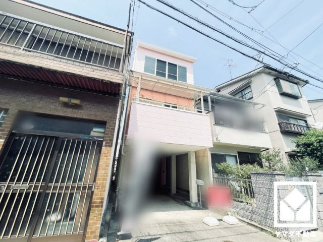 尼崎市大庄西町4丁目の外観|全居室に収納がございますので、お部屋の広さを最大限に活用できます。
