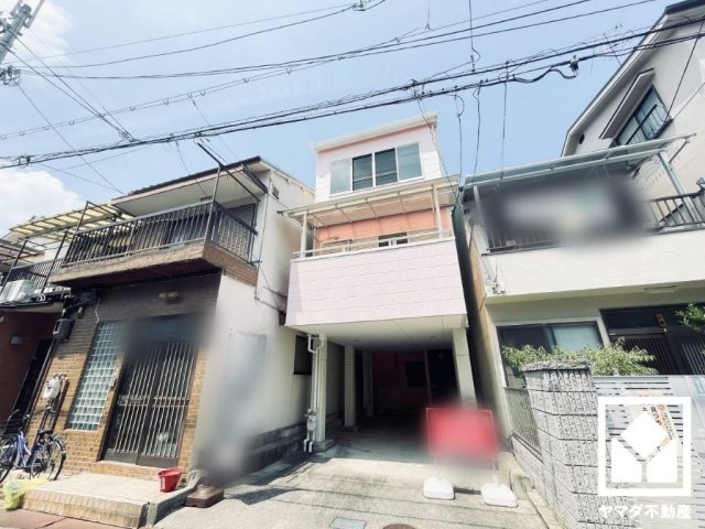 尼崎市大庄西町4丁目の外観|家族との時間も、自分だけの時間も心地よく過ごせる。シンプルで飽きのこない設計が、暮らしに余白をもたらします。そんな“暮らしの質”にこだわった一邸です。この住宅は、日々の暮らしをそっと支えてくれます。