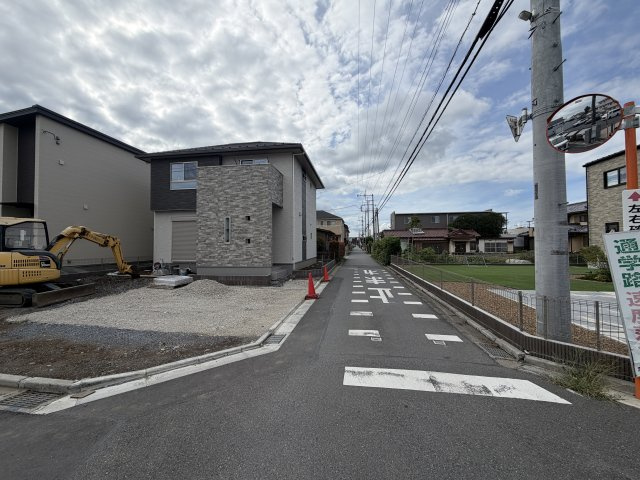 【前面道路含む現地写真】 | 深谷市東方第28期　ワイウッドコート新築戸建　全4棟　4号棟