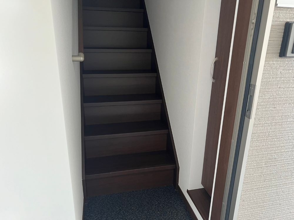 シャインアーチEの玄関
