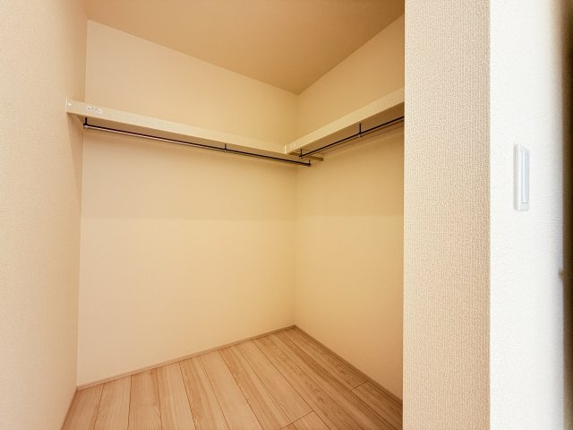 石岡市府中第1　新築戸建　2号棟の収納|普段使いのお洋服や小物はもちろん、季節物のお洋服などもしっかりと整理整頓おしまい頂けます。居室空間をより広く隅々までお使いいただけますね。