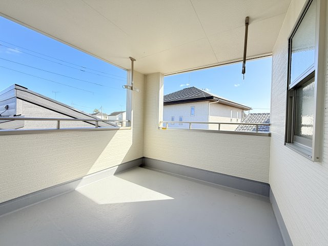 石岡市府中第1　新築戸建　2号棟のバルコニー|日当たりの良いバルコニーは外干しスペースにぴったりです◎