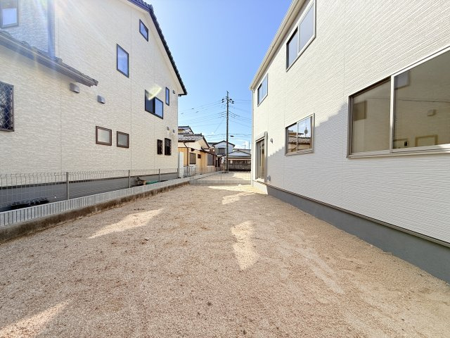 石岡市府中第1　新築戸建　2号棟の庭|カースペース並列3台可能♪庭付き！