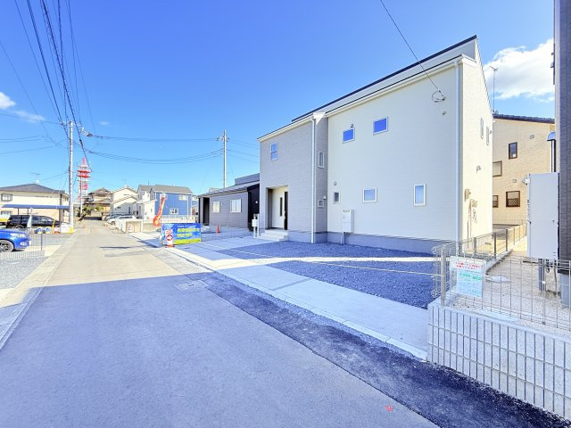 石岡市府中第1　新築戸建　2号棟の前面道路含む現地写真|実際に現地で周辺環境や街並み、近隣のスーパーや通学路の安全性、病院、公園・・・など生活のイメージをご確認ください！