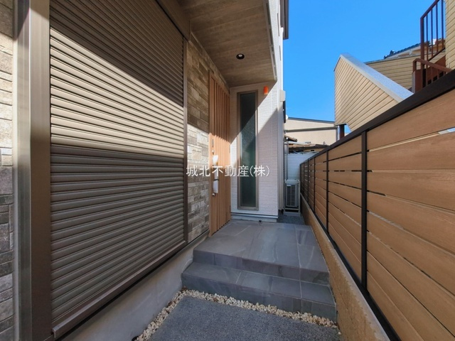 杉並区下井草3丁目 全3棟 C号棟の玄関|現地(2026年3月5日撮影)