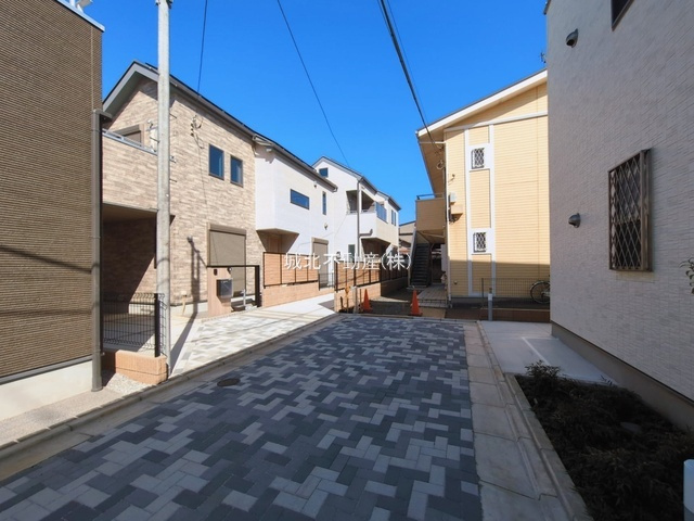 杉並区下井草3丁目 全3棟 C号棟の前面道路含む現地写真