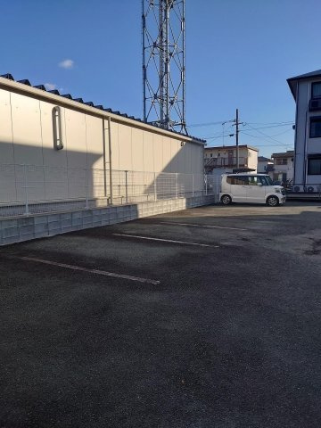 モンシェリの駐車場
