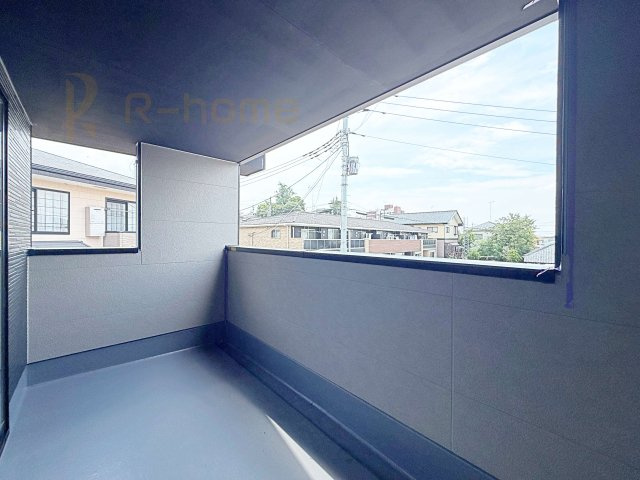 常陸太田市西三町1期　新築戸建て　2号棟のバルコニー|急な雨でも安心のインナーバルコニー♪忙しいご夫婦も大満足♪
