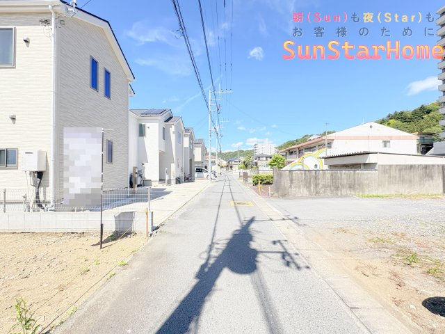 【サンスターホーム】青梅市滝ノ上町　191坪売地の前面道路含む現地写真