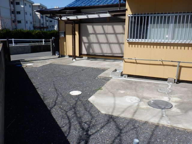 北条浜新田平屋の駐車場