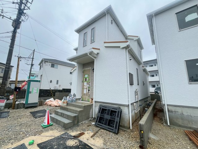 ハートフルタウン宜野湾市嘉数　H号棟の前面道路含む現地写真|5月10日（日）現地写真「足場が外れ、外観が見れるようになりました！」