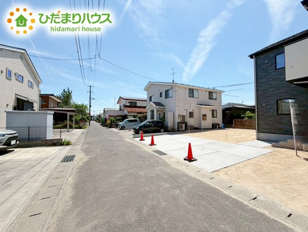 郡山市静町8期　新築戸建の前面道路含む現地写真|閑静な住宅地なので、静かな環境で暮らしやすいですね。