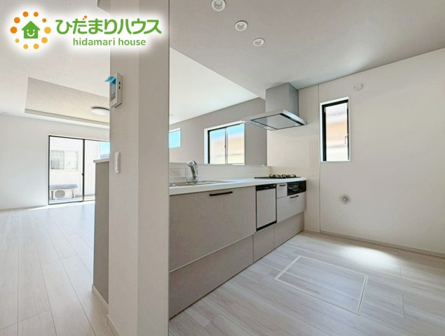郡山市静町8期　新築戸建のキッチン|ワイドなキッチンスペースなので、2品、3品同時に作れちゃいますね( *´艸｀)