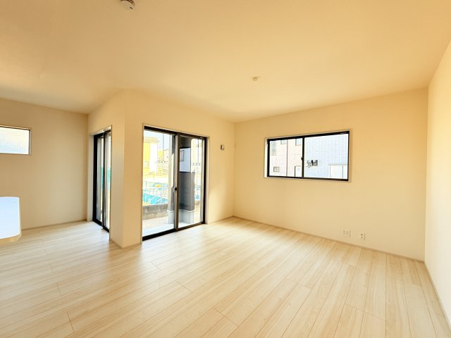 石岡市府中第1　新築戸建　3号棟の居間・リビング|広々としたＬＤＫ♪
家具を置いても窮屈感を感じず過ごせます。
