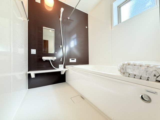 石岡市府中第1　新築戸建　3号棟の浴室|浴室暖房乾燥機付きで冬場のお風呂もあったか快適！乾燥モードを使えば浴室内で洗濯物を乾かせます。