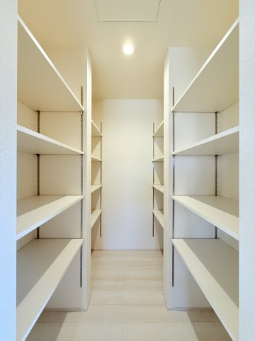 石岡市府中第1　新築戸建　3号棟の収納|普段使いのお洋服や小物はもちろん、季節物のお洋服などもしっかりと整理整頓おしまい頂けます。居室空間をより広く隅々までお使いいただけますね。