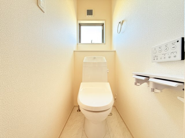 石岡市府中第1　新築戸建　3号棟のトイレ|広さや日当たりなど、写真では伝えきれない部分を現地で確認してみませんか？