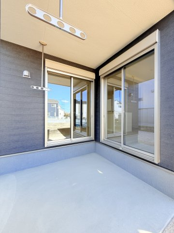 石岡市府中第1　新築戸建　3号棟の庭|カースペース並列4台可能♪庭付き！