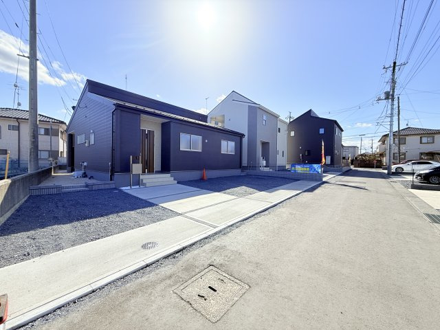 石岡市府中第1　新築戸建　3号棟の前面道路含む現地写真|実際に現地で周辺環境や街並み、近隣のスーパーや通学路の安全性、病院、公園・・・など生活のイメージをご確認ください！