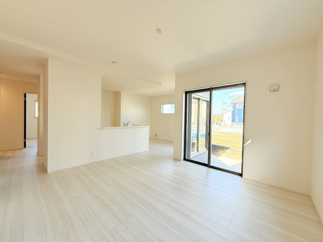 石岡市府中第1　新築戸建　3号棟の居間・リビング|広々としたＬＤＫ♪
家具を置いても窮屈感を感じず過ごせます。