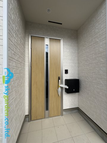 茅ヶ崎市中島第14　新築戸建　全2棟1号棟の玄関|玄関ポーチの様子
