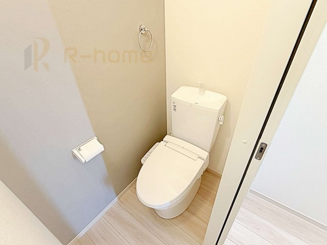 常陸太田市西三町1期　新築戸建て　3号棟のトイレ|温水洗浄便座付きのトイレ。
トイレが２ヵ所設置で朝の忙しい時間でも安心です。