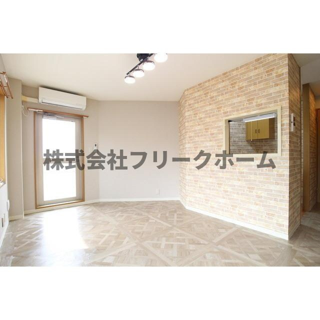 武蔵野市西久保１丁目の賃貸マンションの居間・リビング