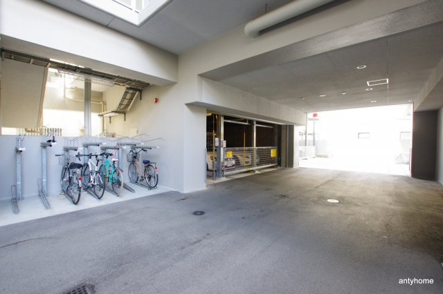 エスリード江坂垂水町　仲介手数料無料の駐車場